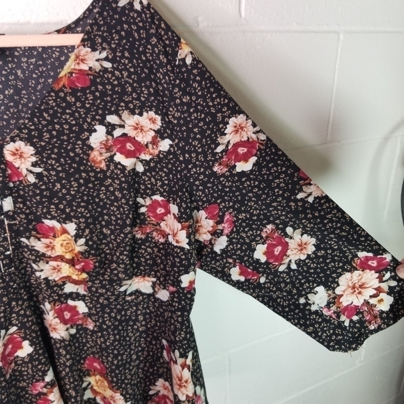 Torrid black floral chablis corset front blouse - Picture 6 of 9